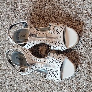 Diba Size 7.5 Zippored White Wedges